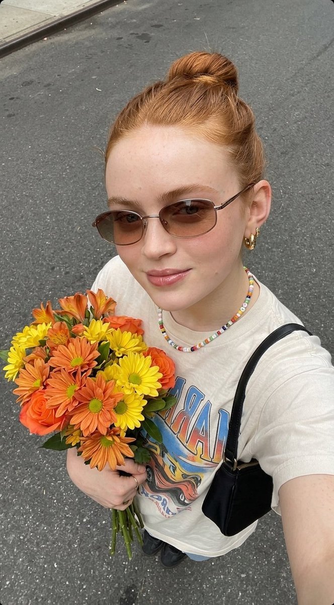 Selfie with Flowers, Soft Girl Aesthetic (#nb_404)